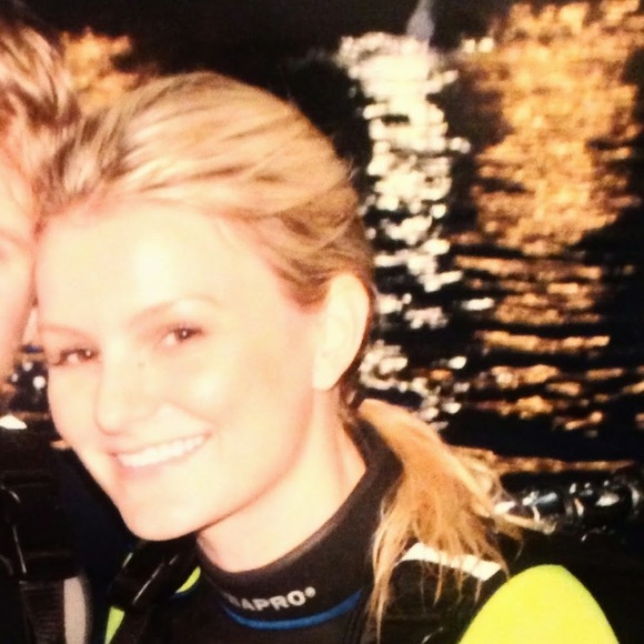 Meet your Posher, Christie - Picture 1 of 1